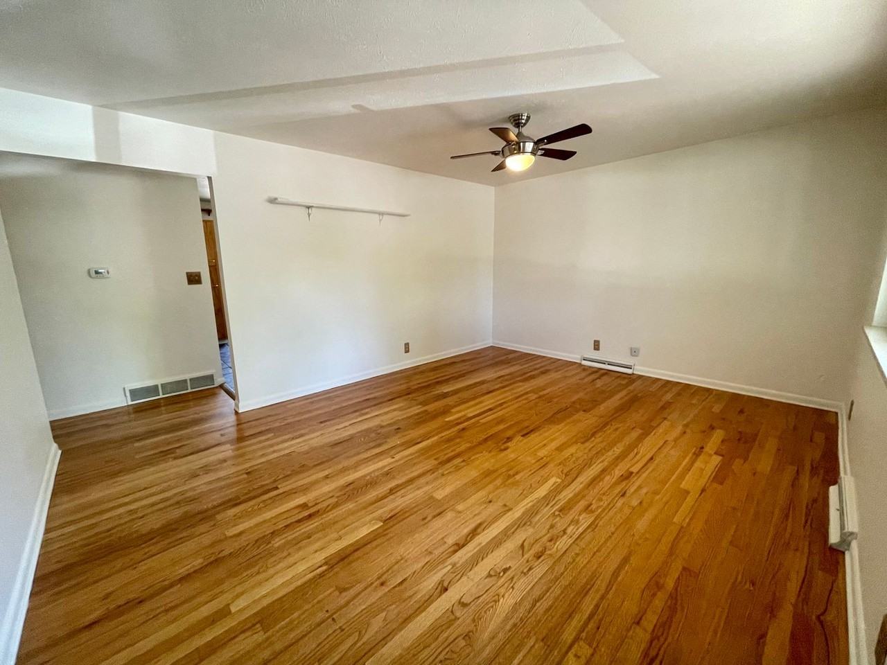 850 37th St - Photo 3 of 17