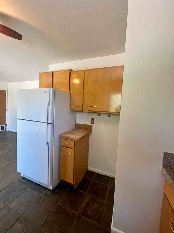 850 37th St - Photo 7 of 17