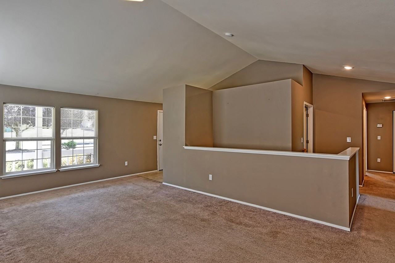 10511 66th Ave Ne - Photo 4 of 22