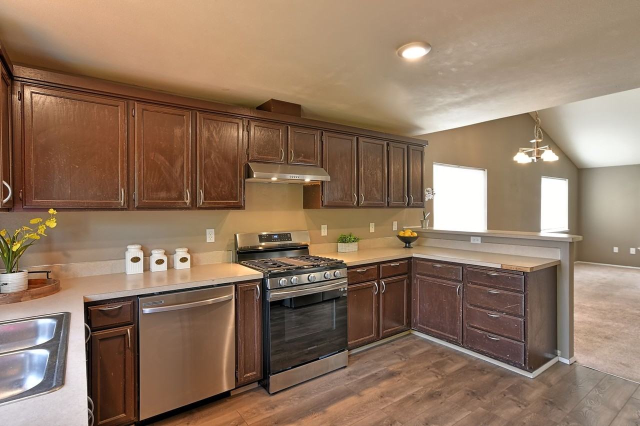10511 66th Ave Ne - Photo 6 of 22
