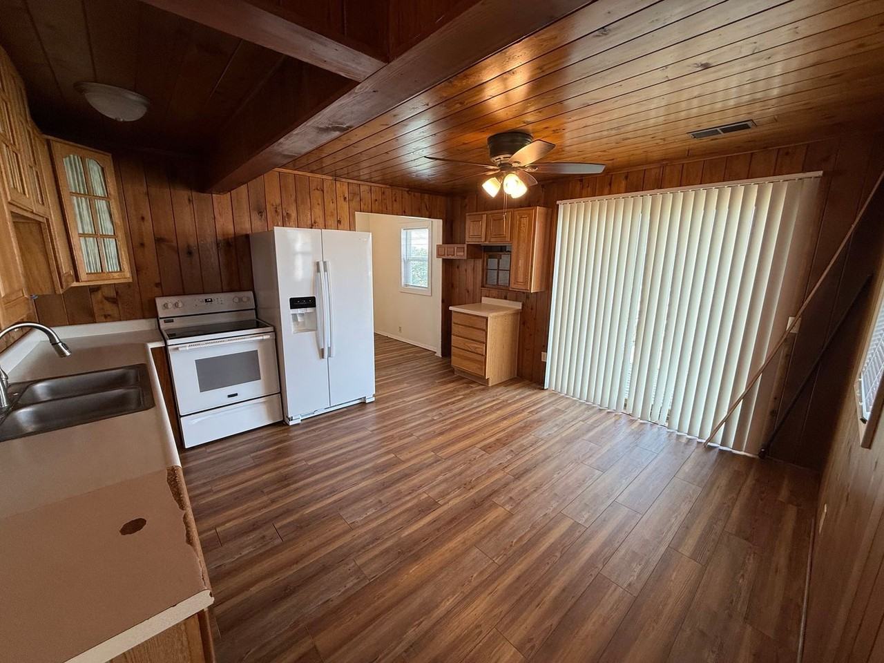 1046 S Lake Dr - Photo 3 of 19