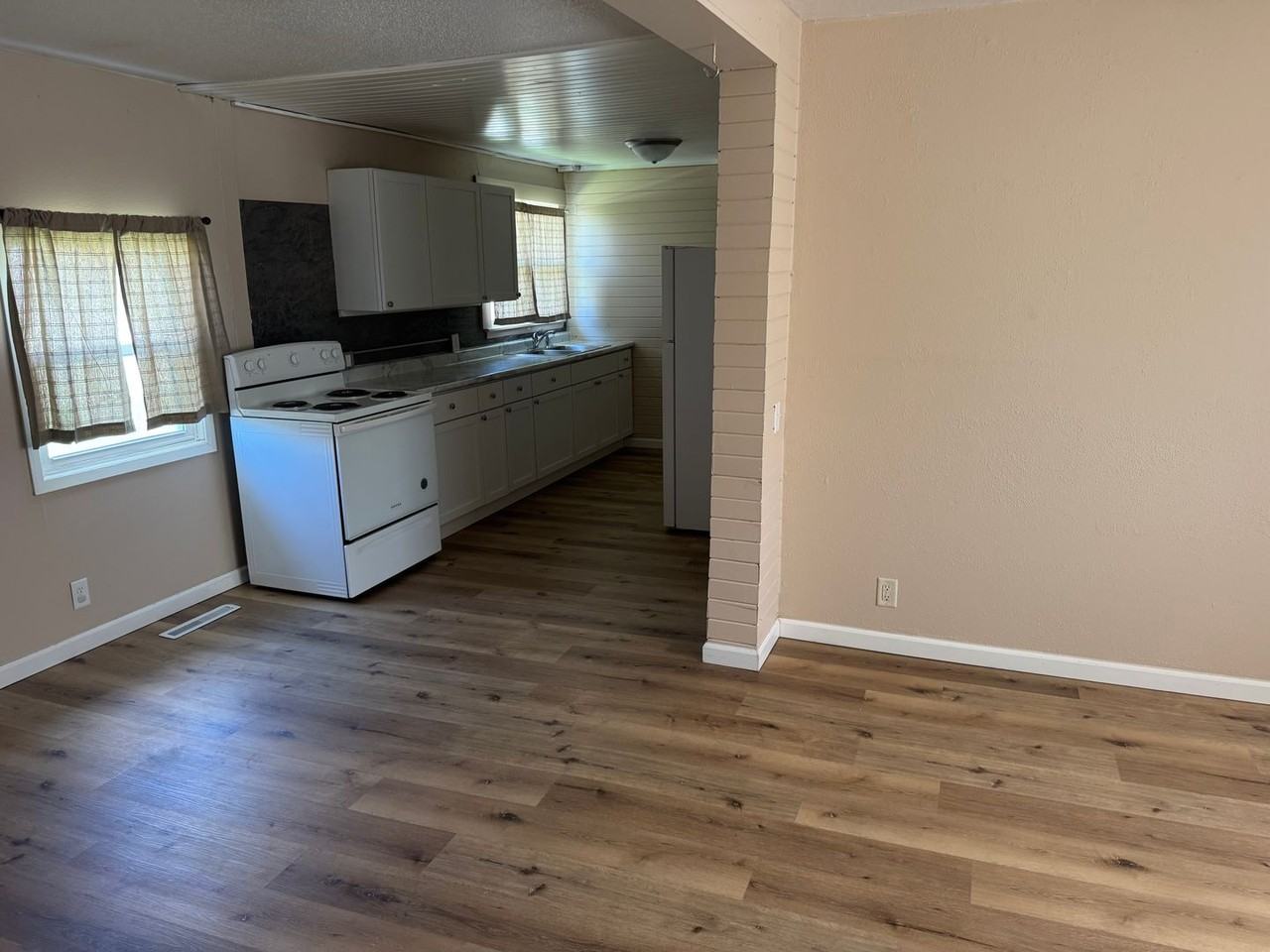 806 W Lincoln Way - Photo 2 of 8