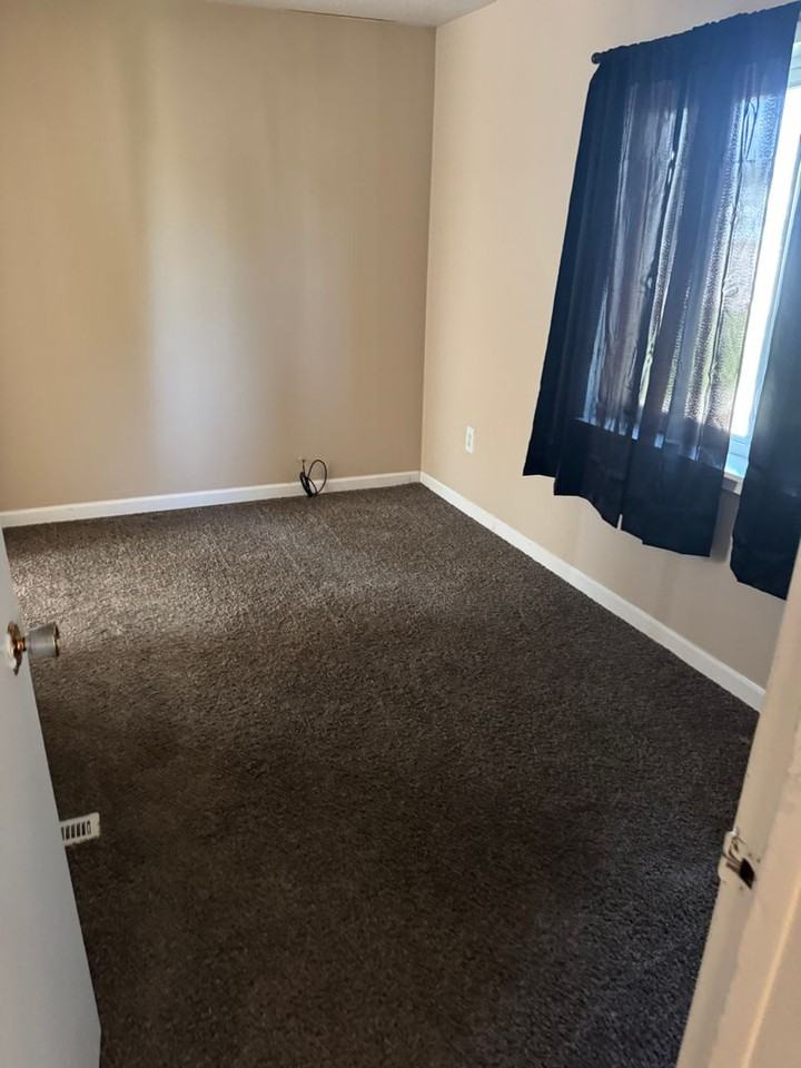 806 W Lincoln Way - Photo 4 of 8