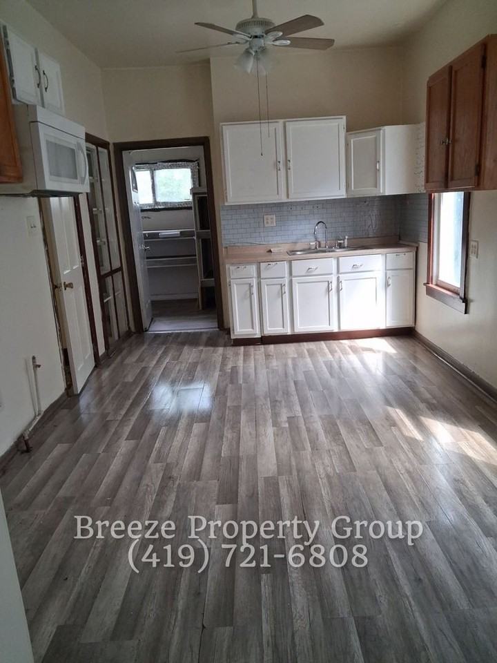 3350 Maple St - Photo 2 of 12