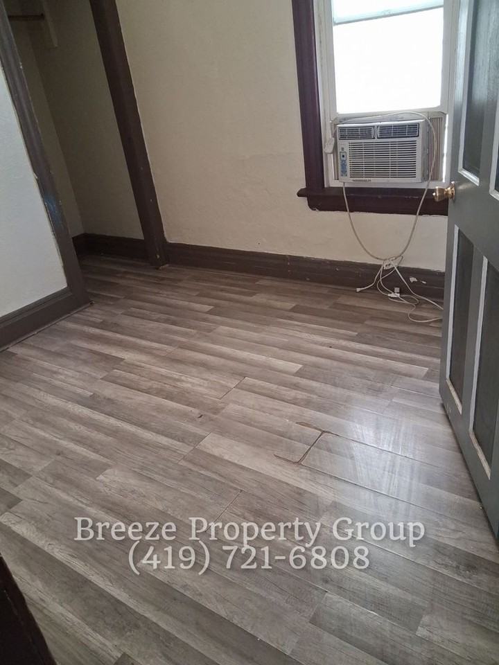 3350 Maple St - Photo 5 of 12