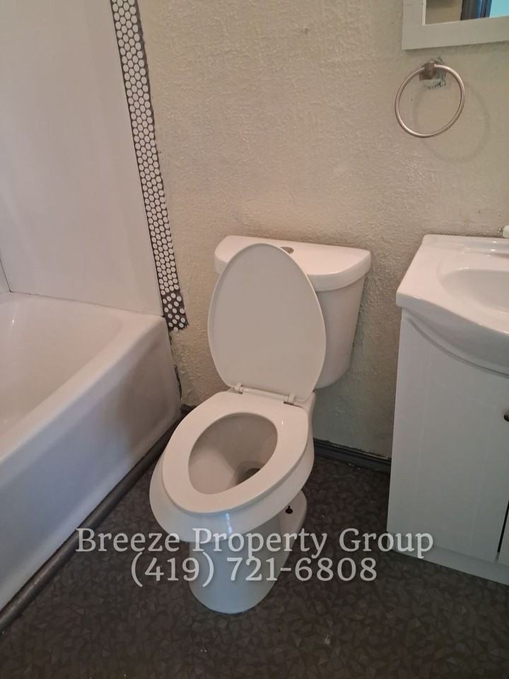 3350 Maple St - Photo 7 of 12