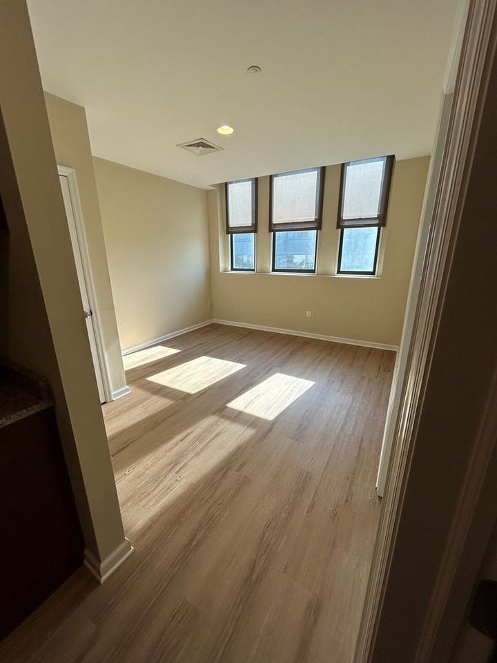 2 W Broad St - Photo 2 of 7