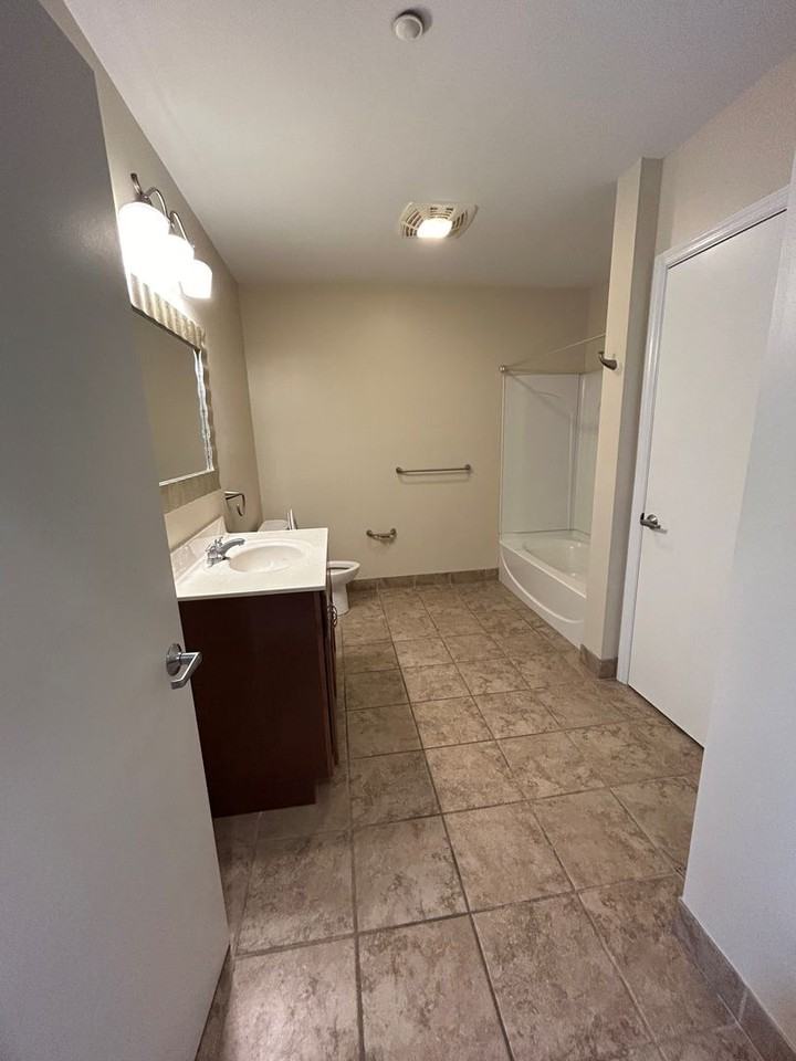 2 W Broad St - Photo 5 of 7