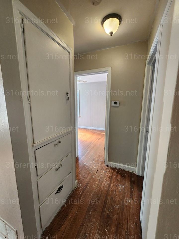1348 N Crestway St - Photo 3 of 14