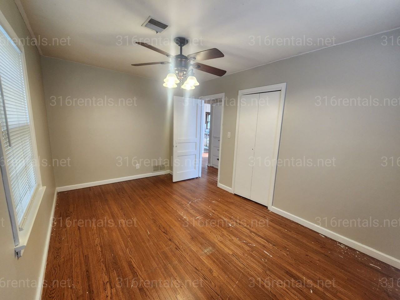 1348 N Crestway St - Photo 4 of 14