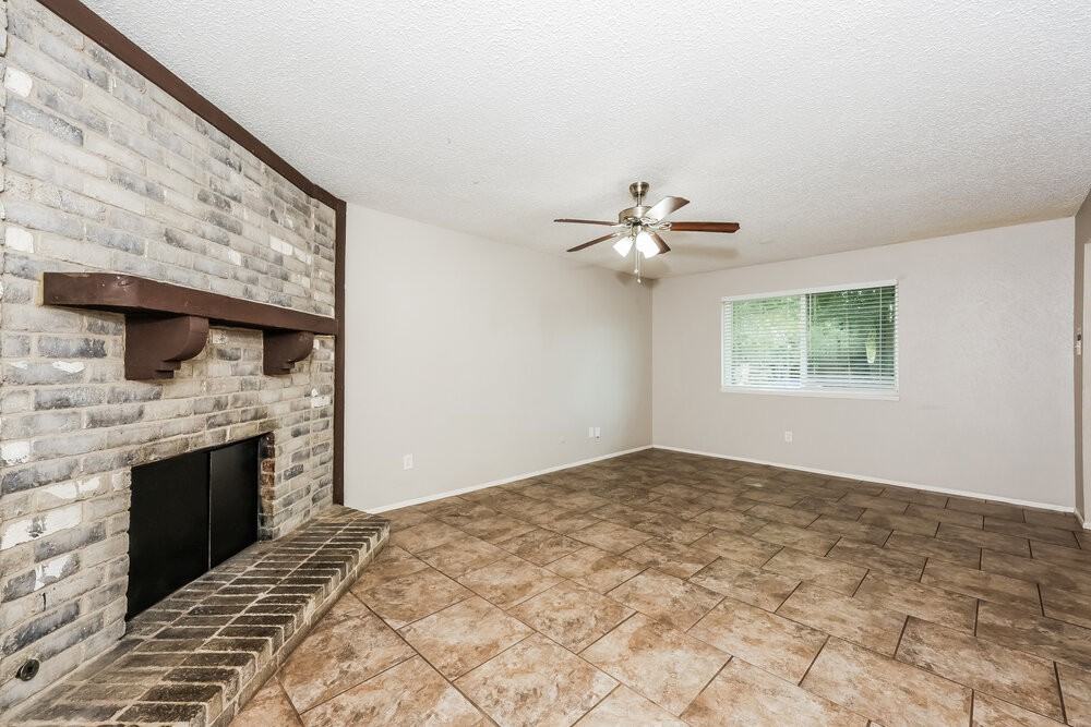1522 Sunset Ln - Photo 4 of 16