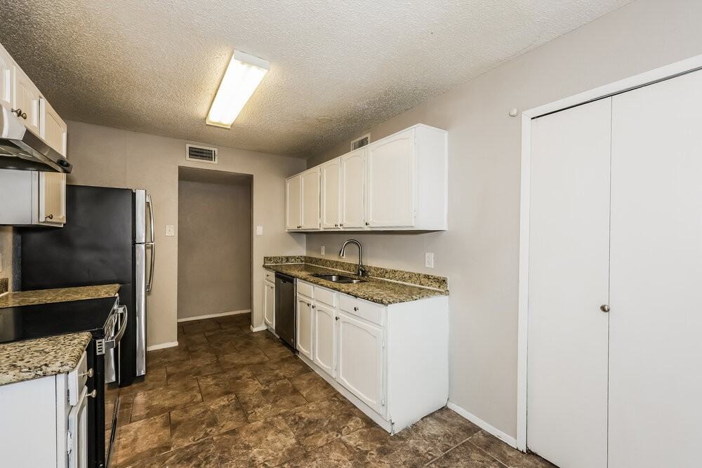 1522 Sunset Ln - Photo 7 of 16