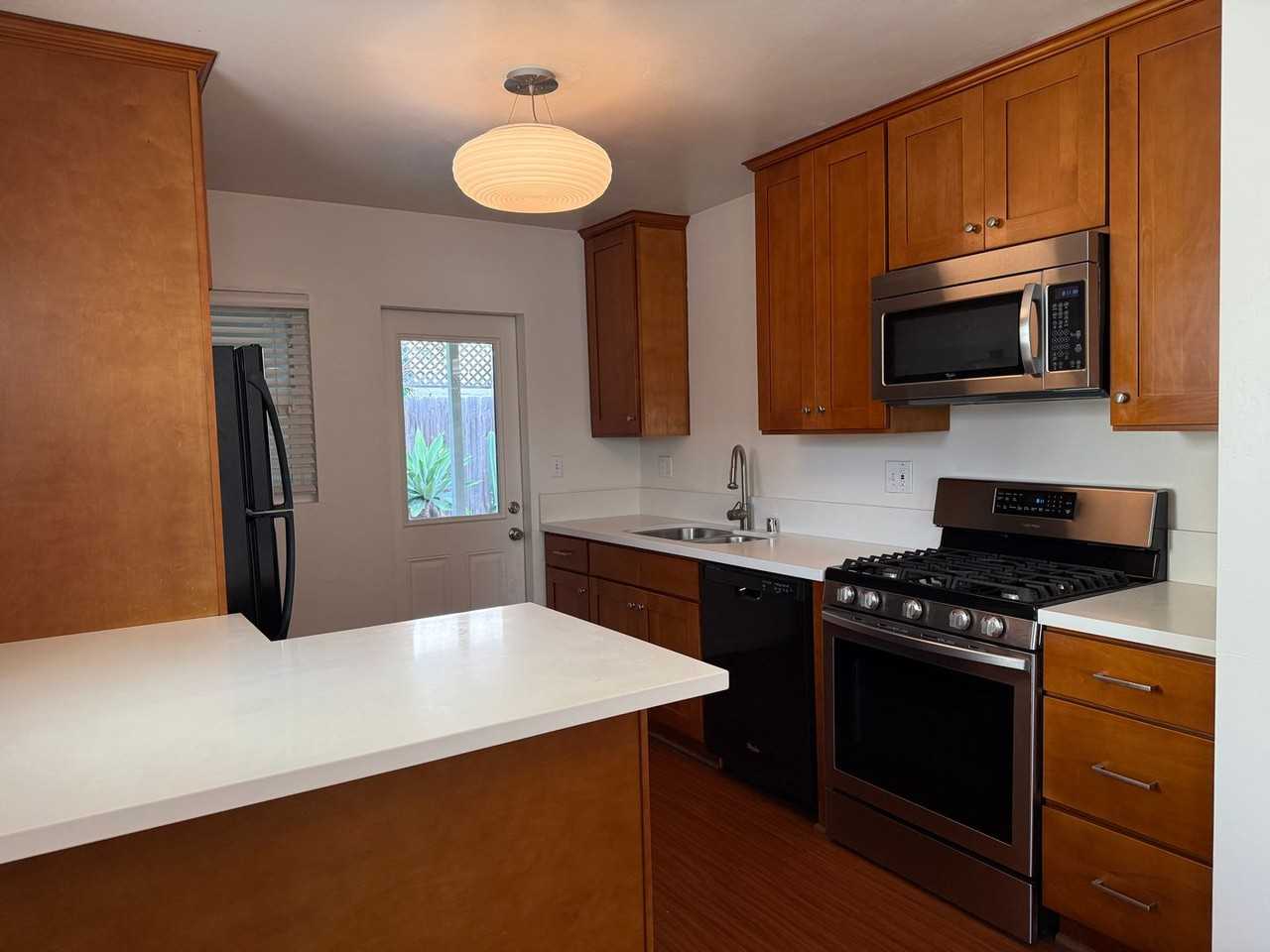 1636 Grove St - Photo 5 of 19