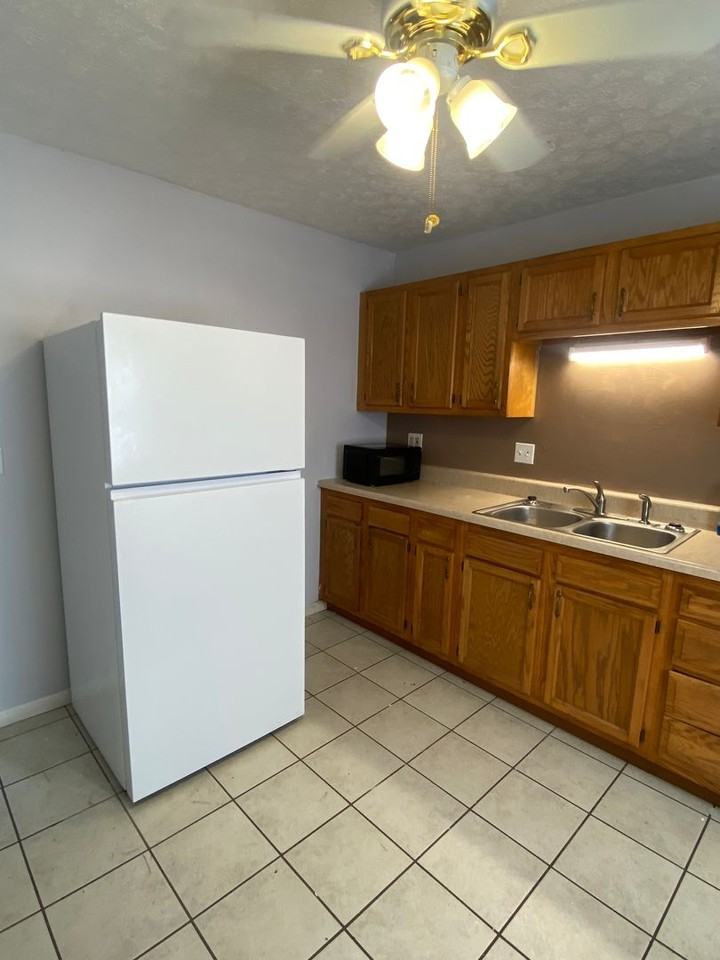 122 Oakwood Rd #H - Photo 2 of 8