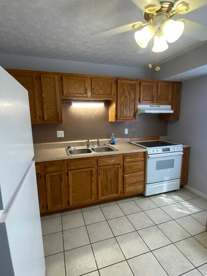 122 Oakwood Rd #H - Photo 4 of 8