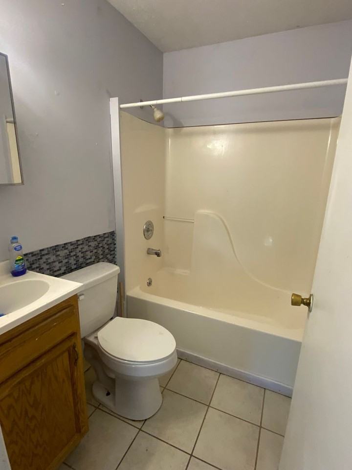 122 Oakwood Rd #H - Photo 5 of 8