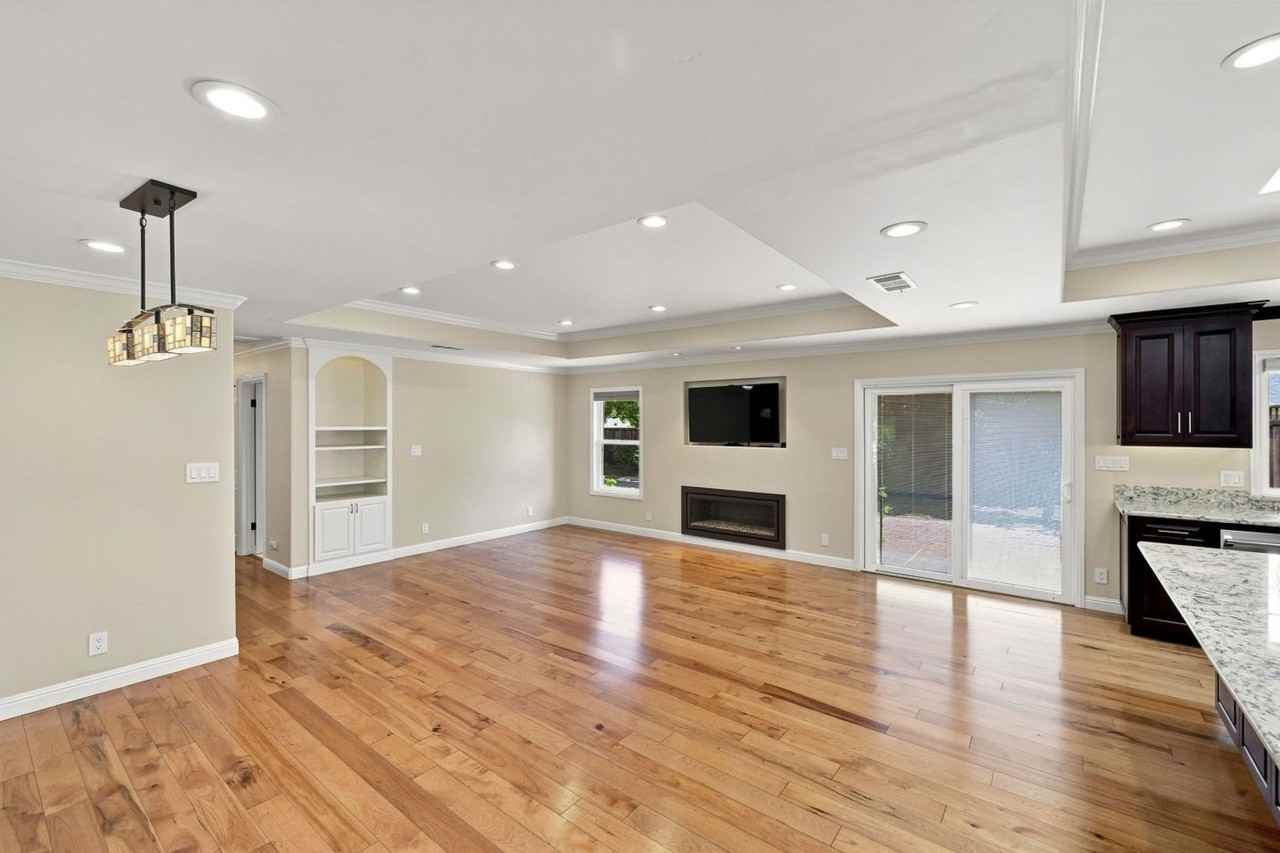 10700 Farallone Dr - Photo 3 of 14