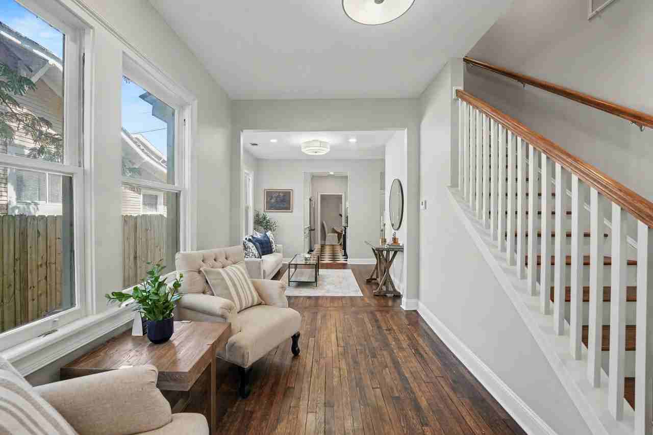 1124 E 37th St - Photo 4 of 26
