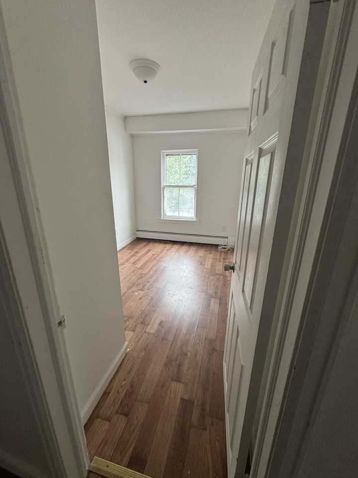 21 State Street - 2BValley Falls #2B - Photo 5 of 10