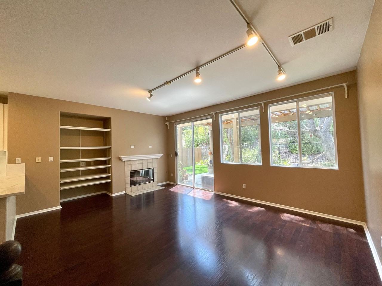 4907 Wheelhouse Dr - Photo 3 of 26