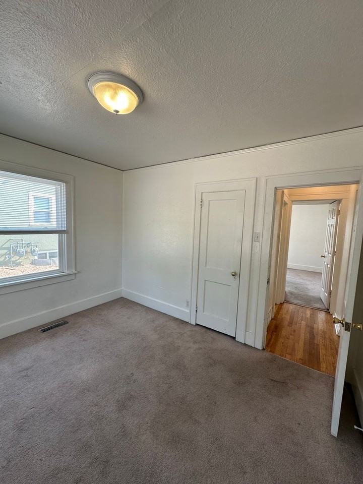 2238 9th Ave - Photo 5 of 8