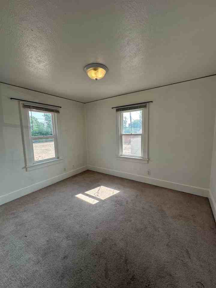 2238 9th Ave - Photo 6 of 8