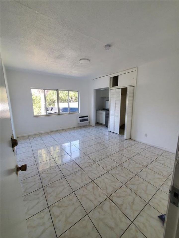 965 Biarritz Dr - Photo 2 of 8