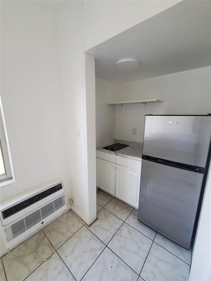 965 Biarritz Dr - Photo 3 of 8