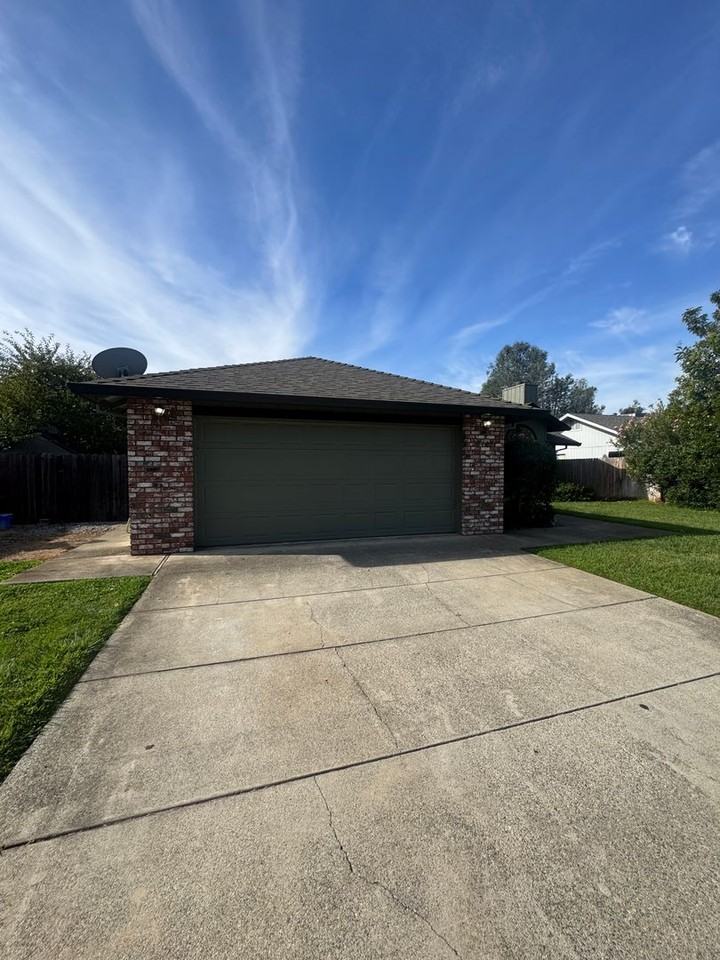 2409 Candlewood Dr - Photo 2 of 28