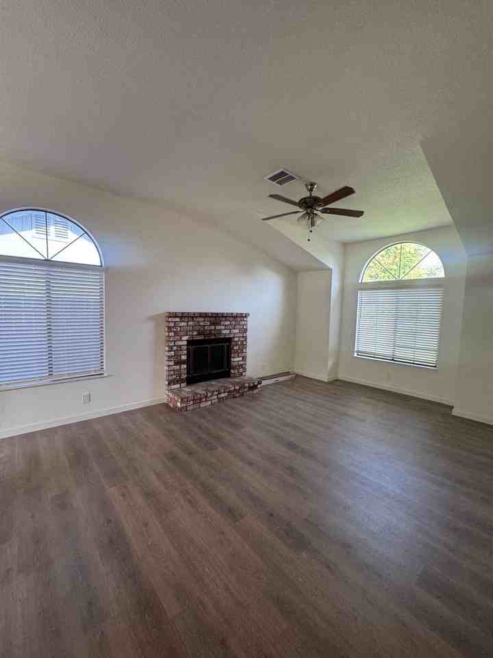 2409 Candlewood Dr - Photo 4 of 28