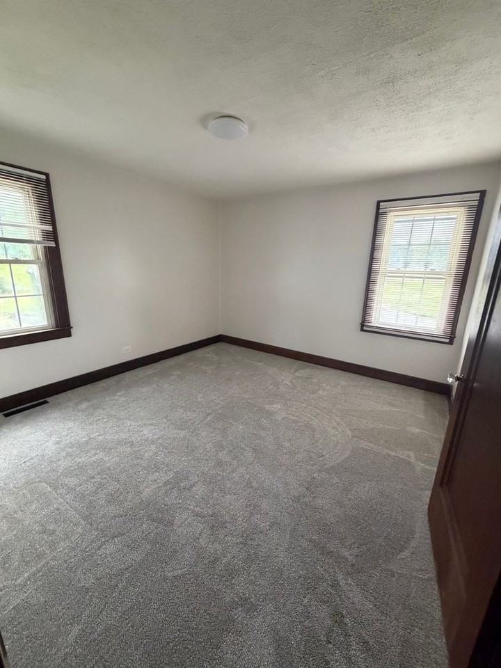 7527 Morgan Rd - Photo 2 of 18