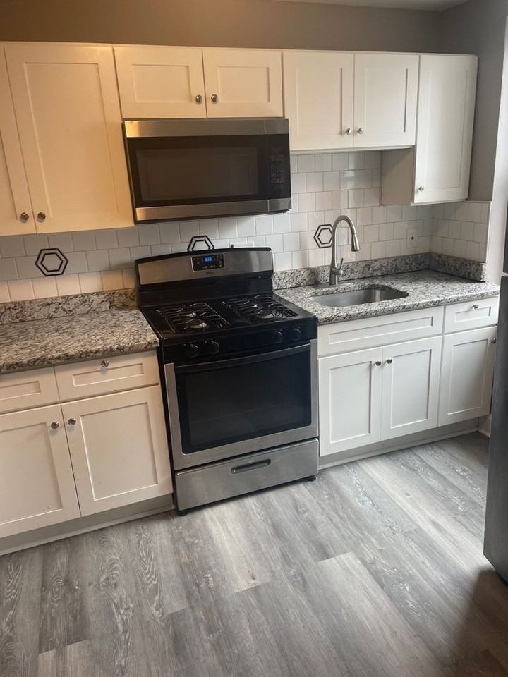 2506 E Madison St - Photo 4 of 8
