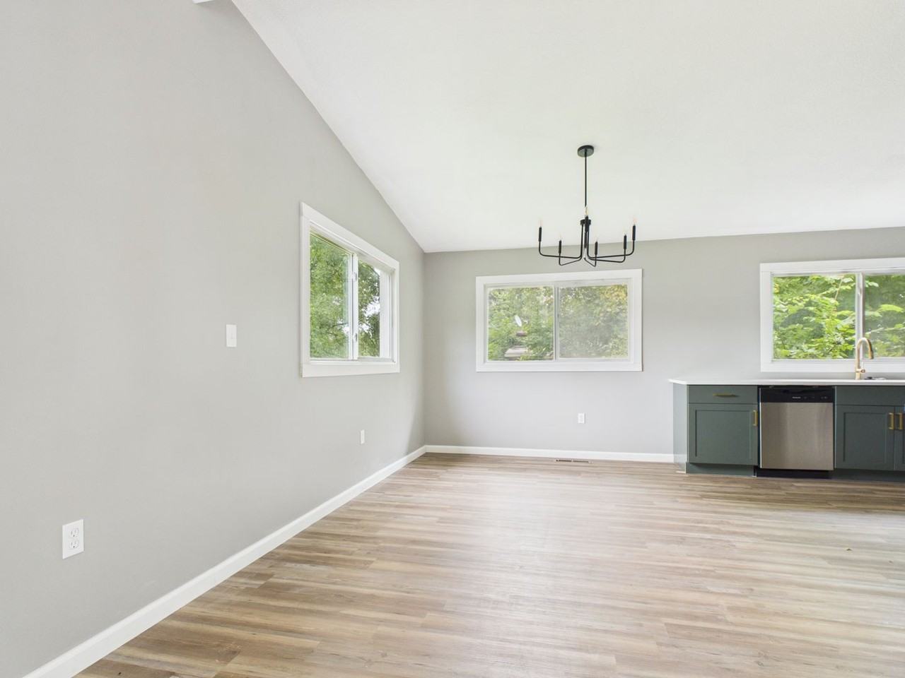 808 E Clark St - Photo 3 of 15