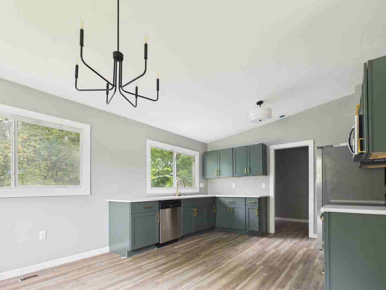 808 E Clark St - Photo 5 of 15