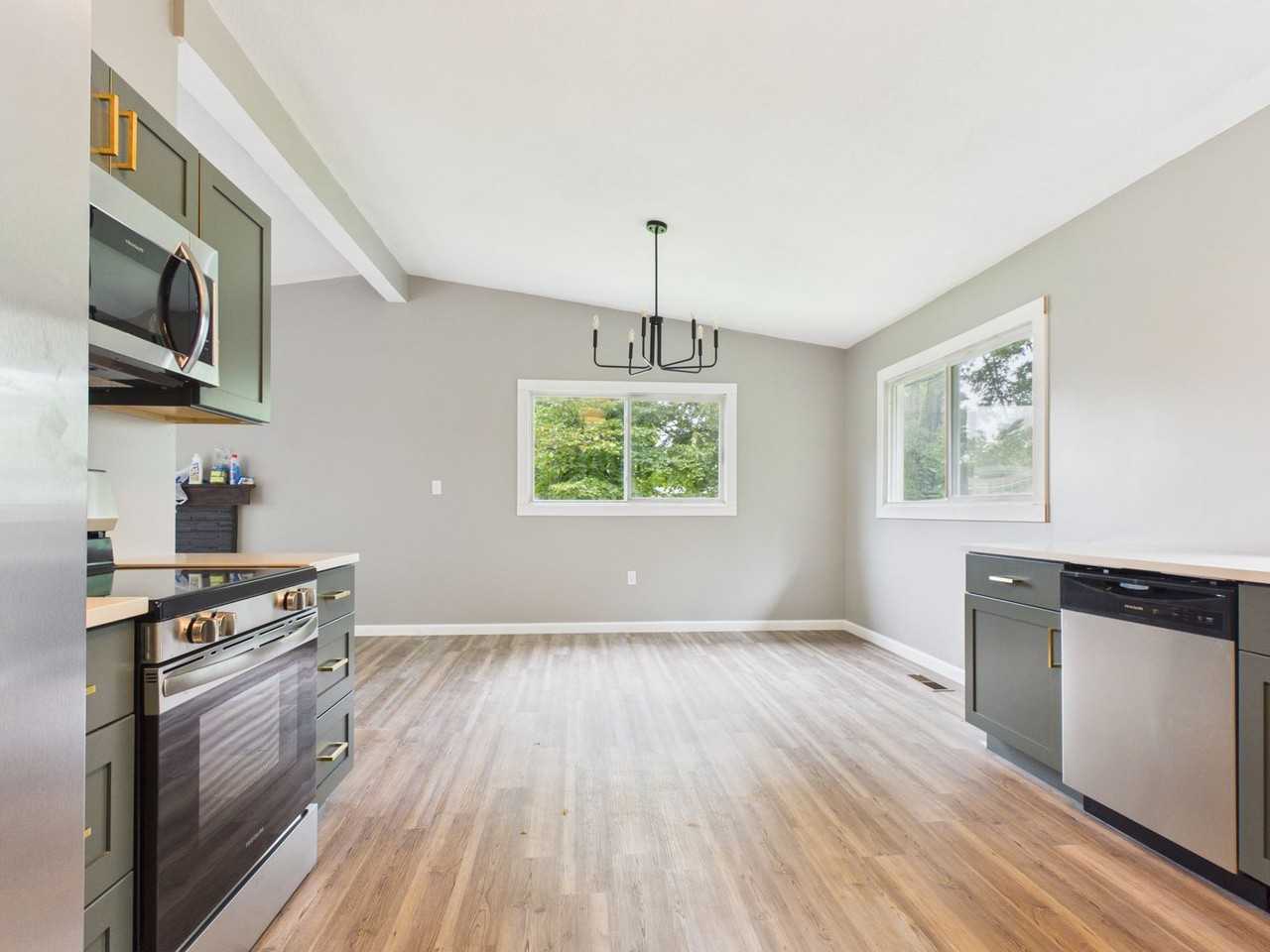 808 E Clark St - Photo 6 of 15