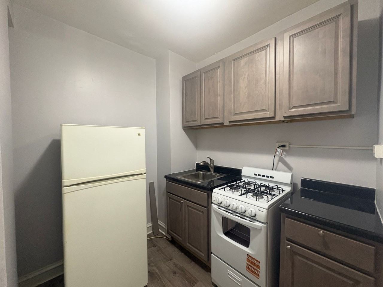 917 Eastwood LLC - Photo 7 of 22