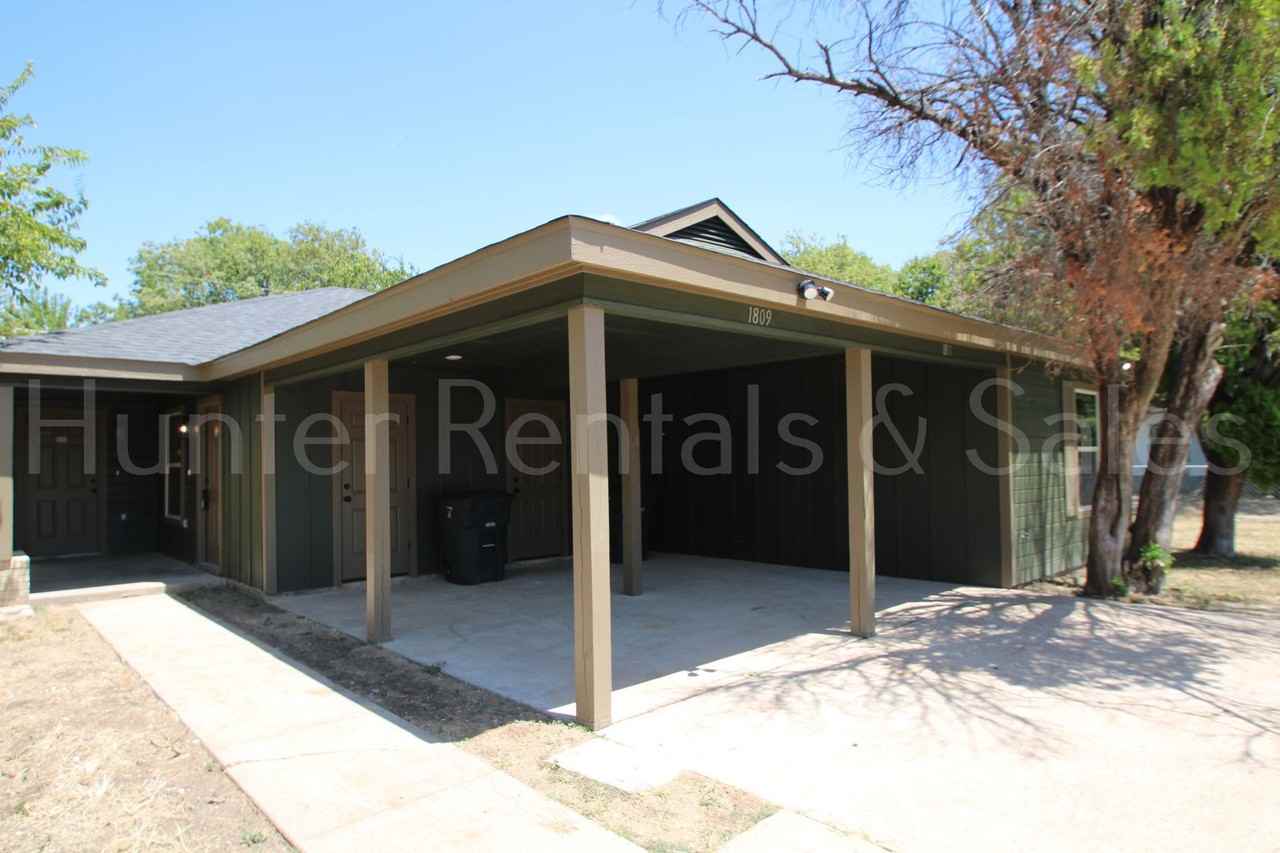 1811 Elkins Ave - Photo 2 of 17