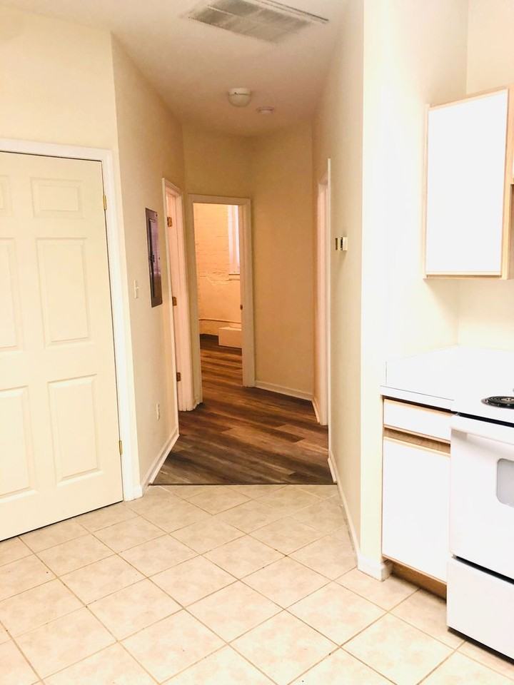 142 Gadsden St - Photo 2 of 13