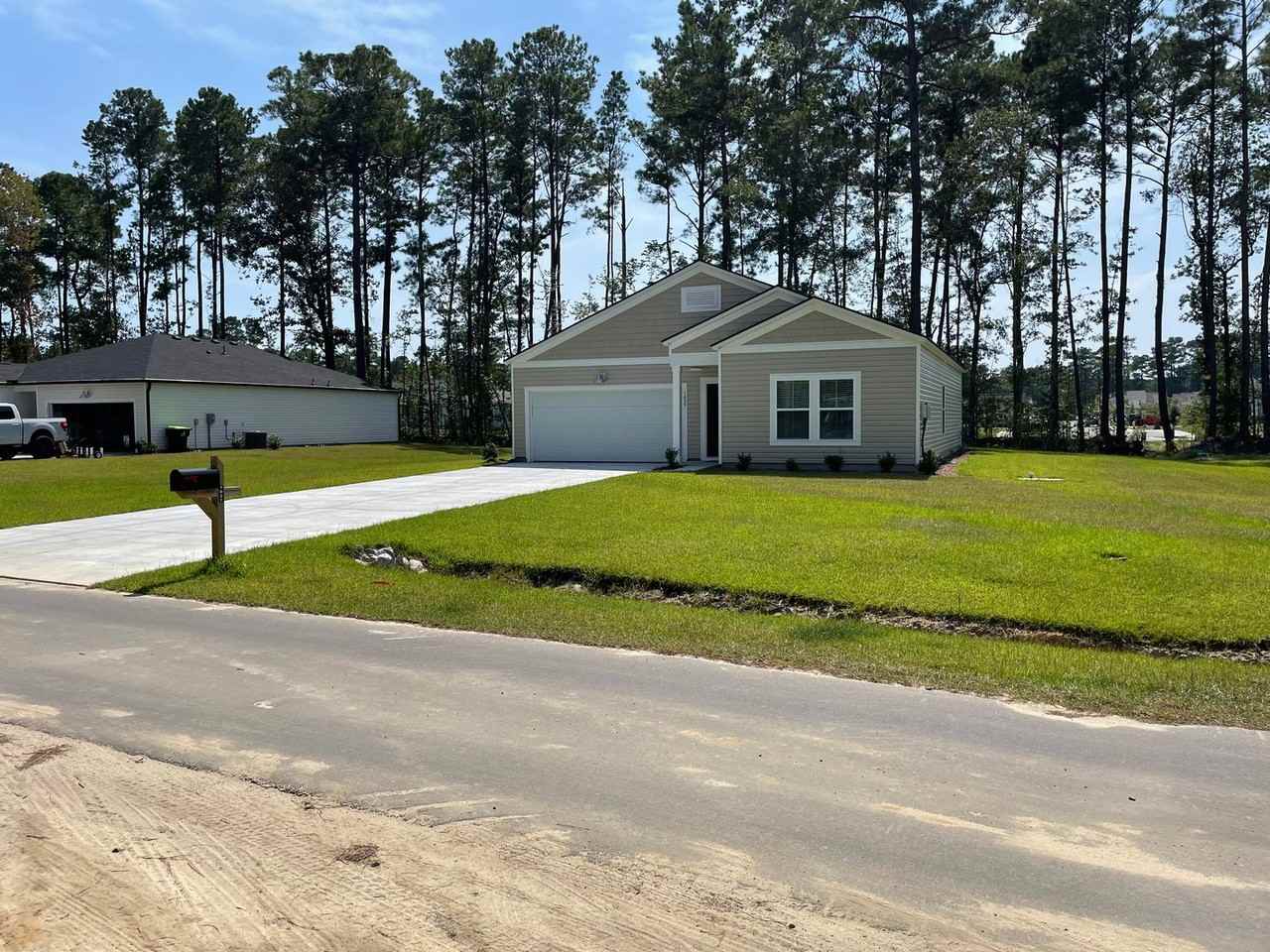 1027 Harbor Dr - Photo 2 of 35