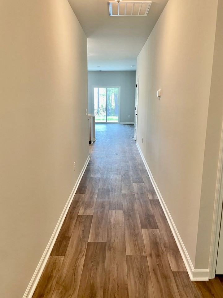 1027 Harbor Dr - Photo 3 of 35