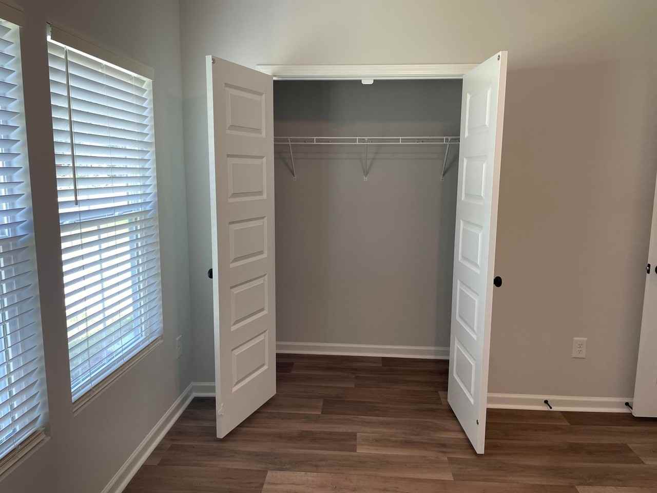 1027 Harbor Dr - Photo 6 of 35