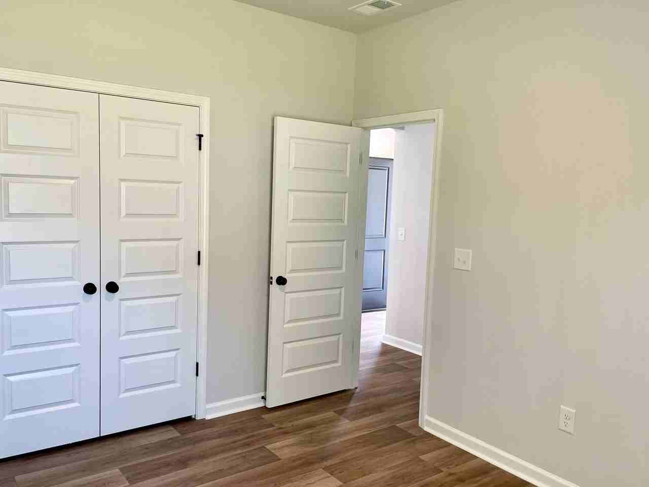 1031 Harbor Dr - Photo 3 of 33