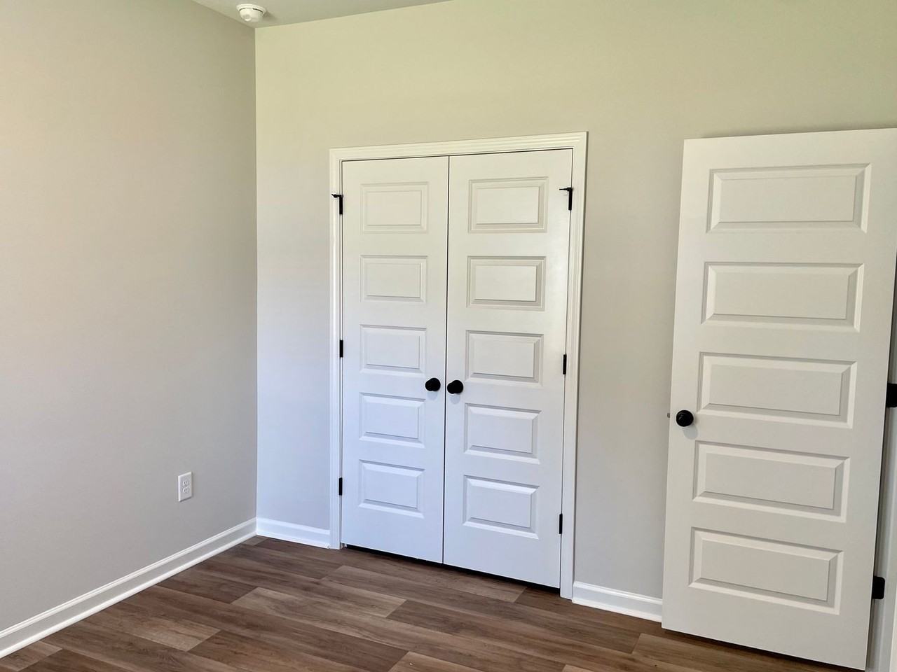 1031 Harbor Dr - Photo 4 of 33