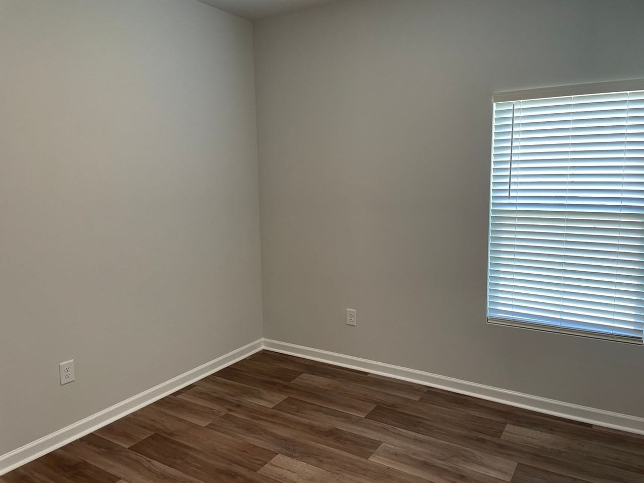 1031 Harbor Dr - Photo 6 of 33