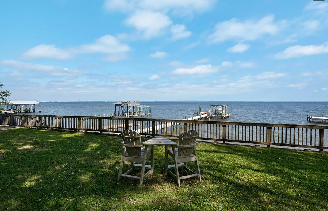 2380 W Bayshore Rd - Photo 4 of 12