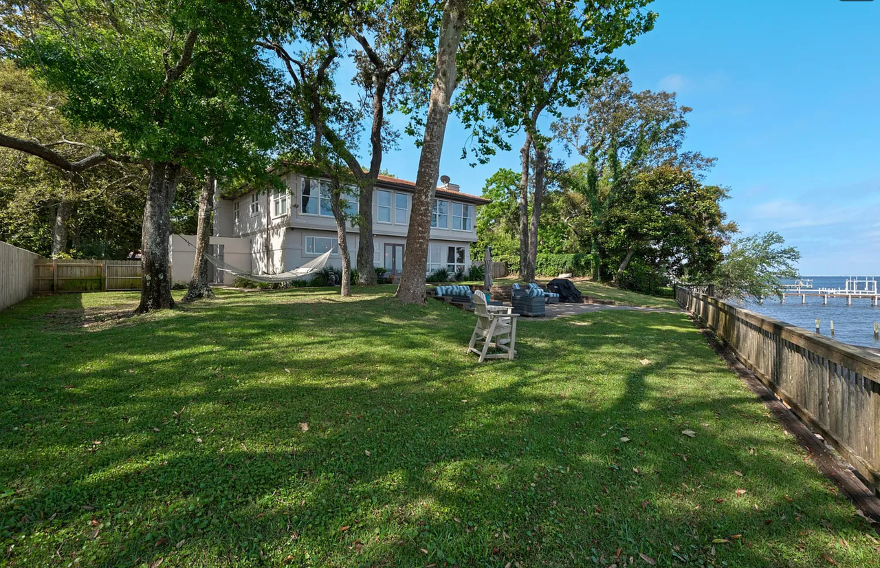2380 W Bayshore Rd - Photo 5 of 12