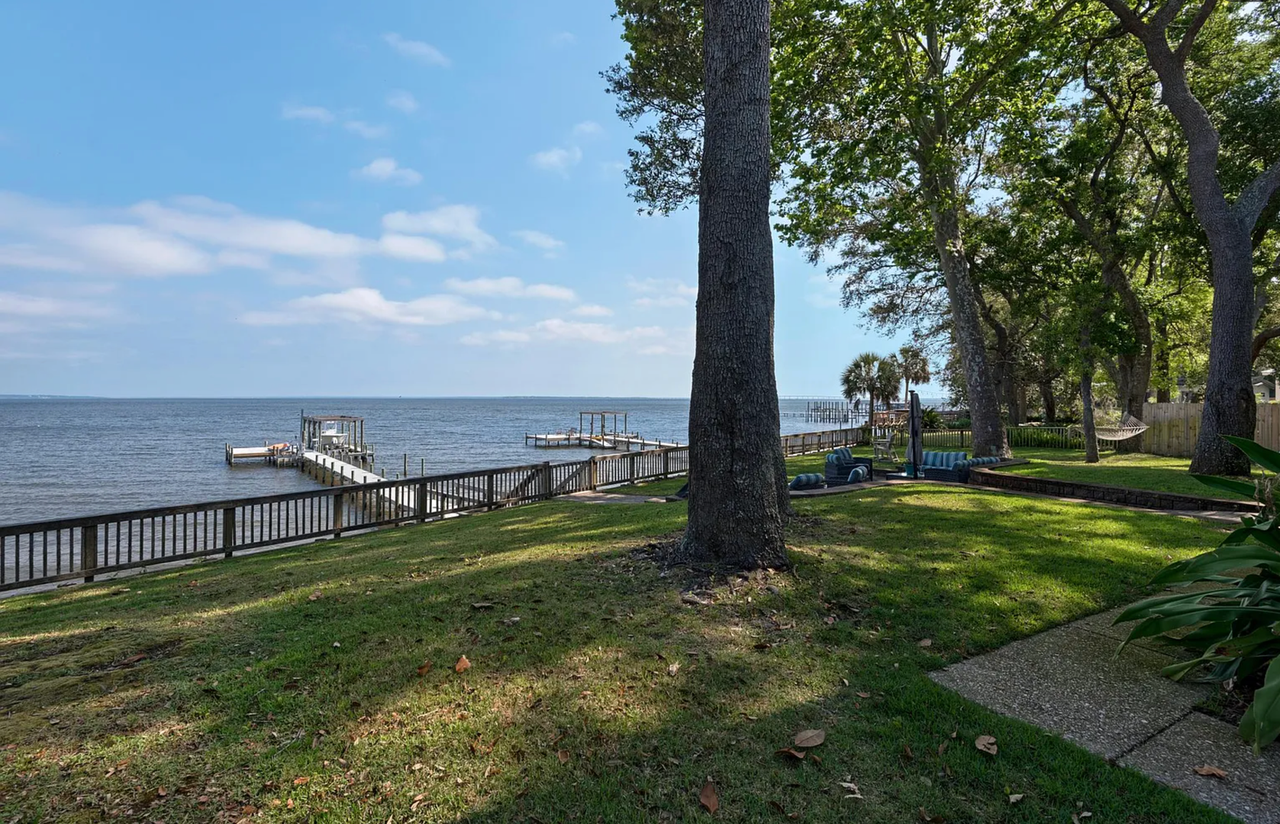 2380 W Bayshore Rd - Photo 6 of 12