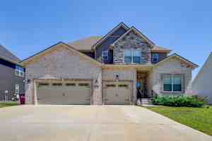 featured image of 332 Bluebriar Trce