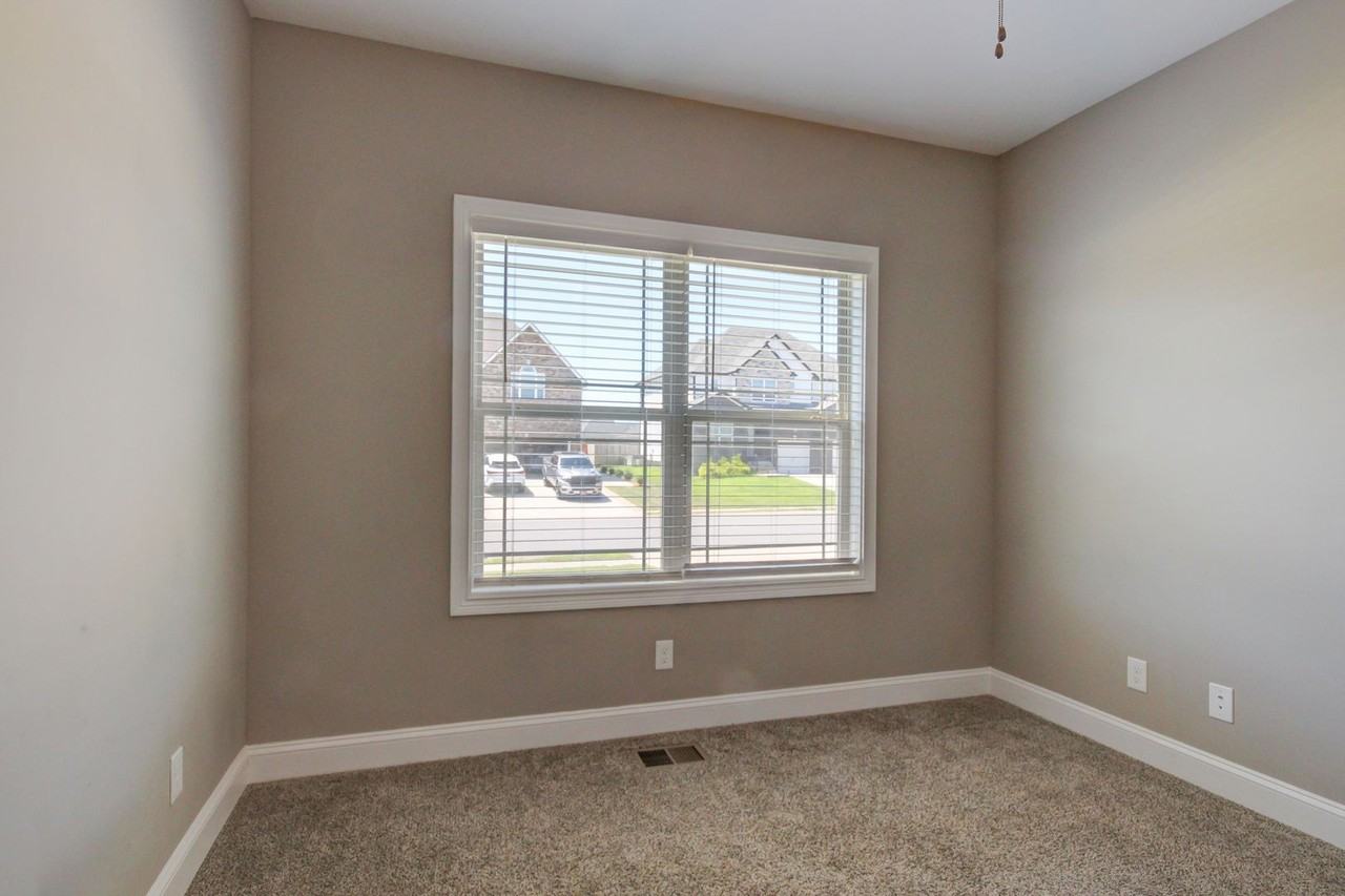 332 Bluebriar Trce - Photo 4 of 27