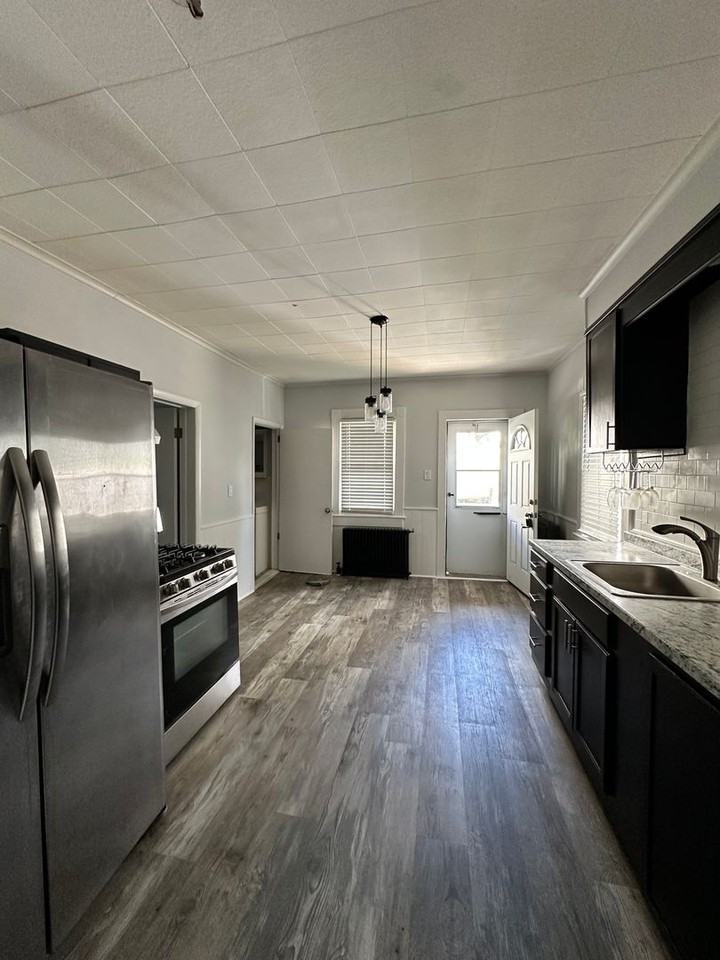 641 E Elm St - Photo 2 of 10